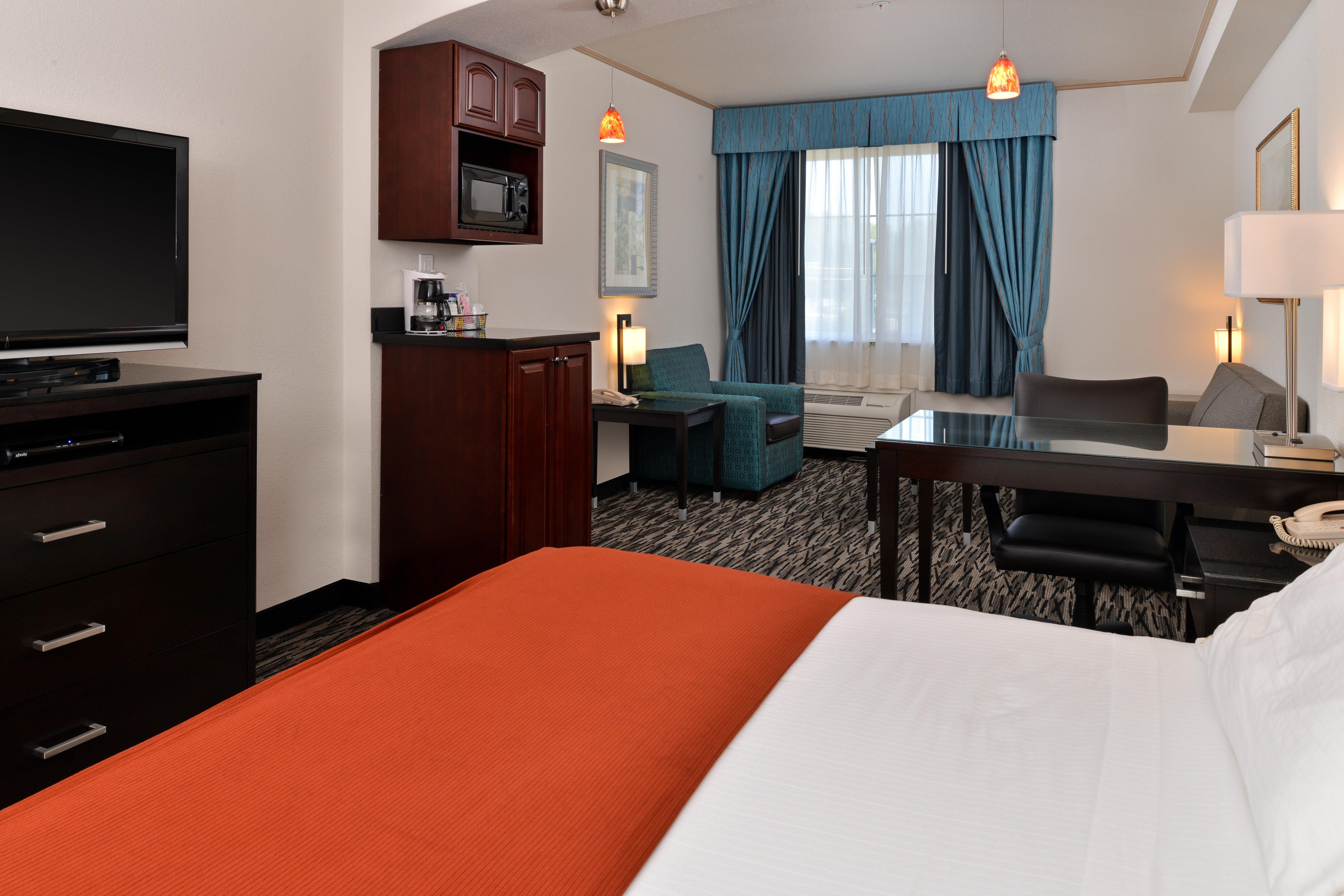 Holiday Inn Express & Suites Tacoma South - Lakewood By Ihg Exterior foto