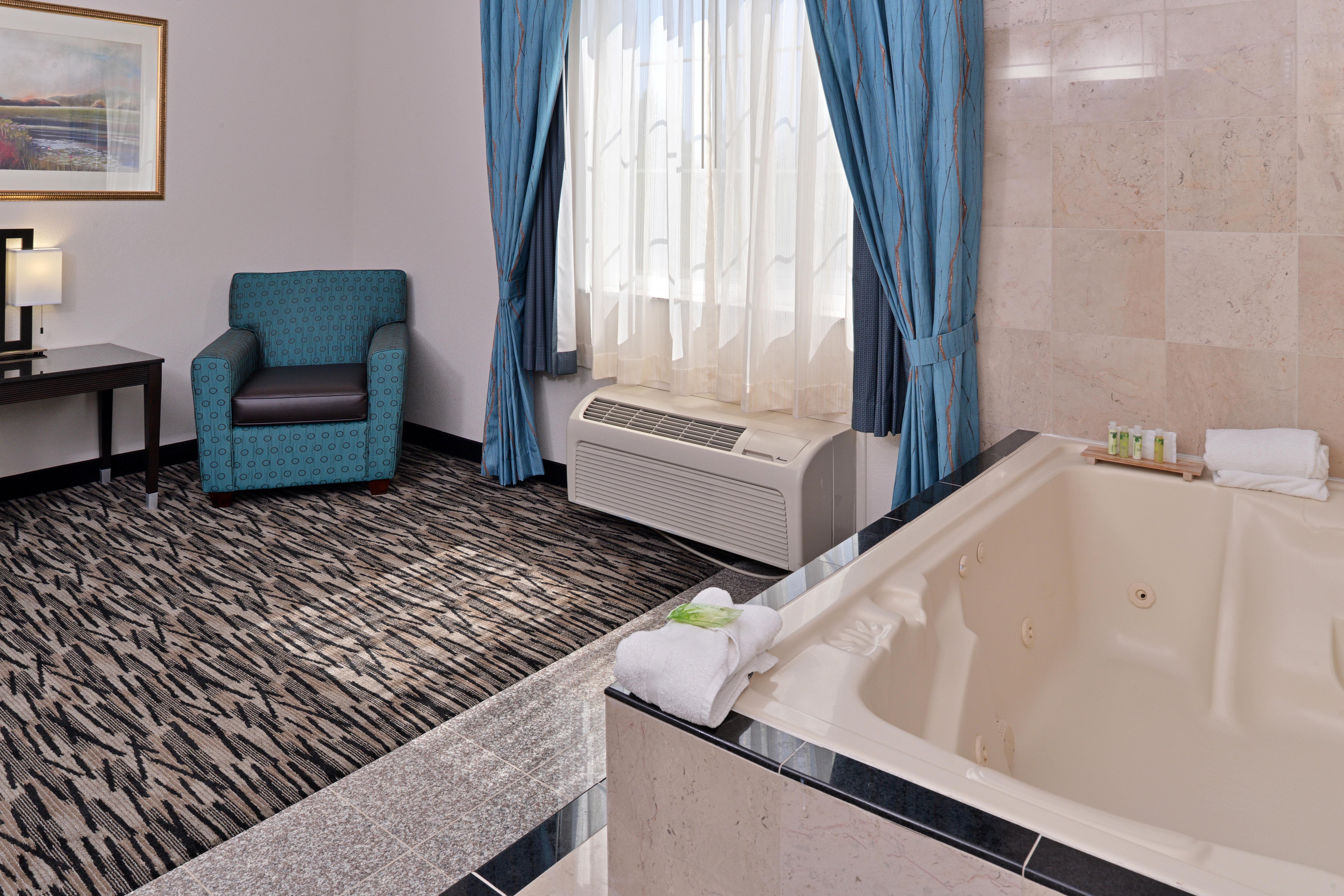 Holiday Inn Express & Suites Tacoma South - Lakewood By Ihg Exterior foto