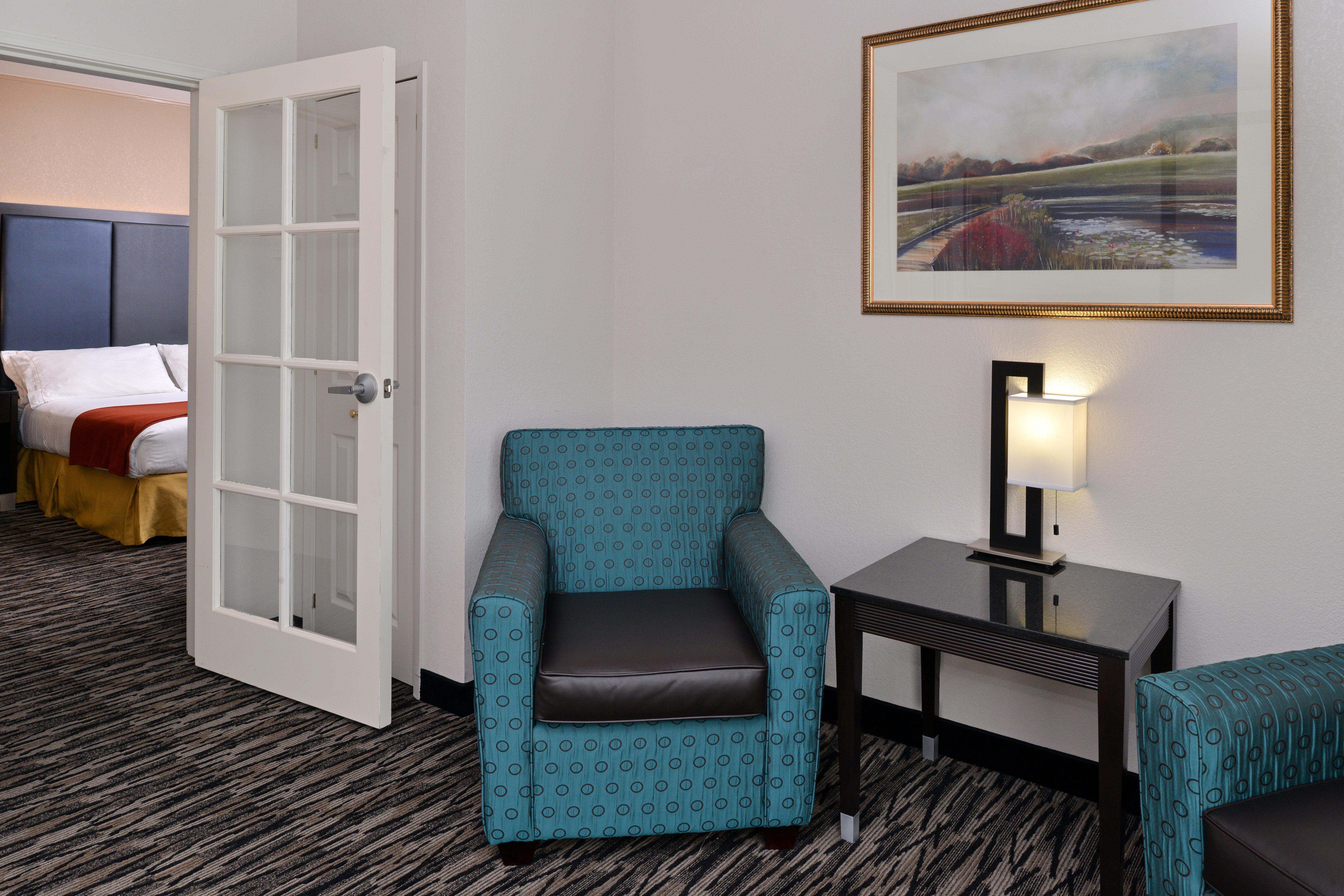 Holiday Inn Express & Suites Tacoma South - Lakewood By Ihg Exterior foto
