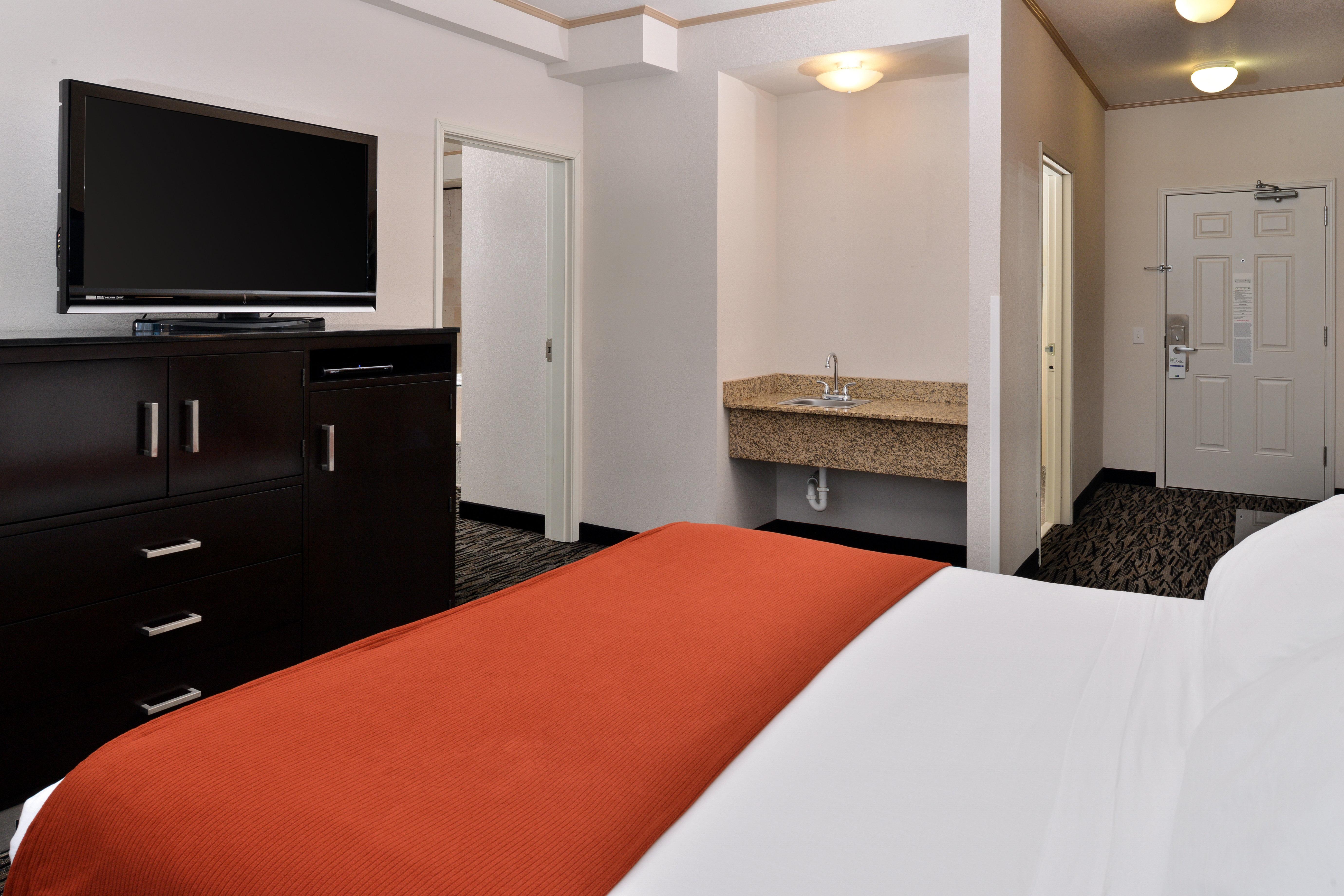 Holiday Inn Express & Suites Tacoma South - Lakewood By Ihg Exterior foto